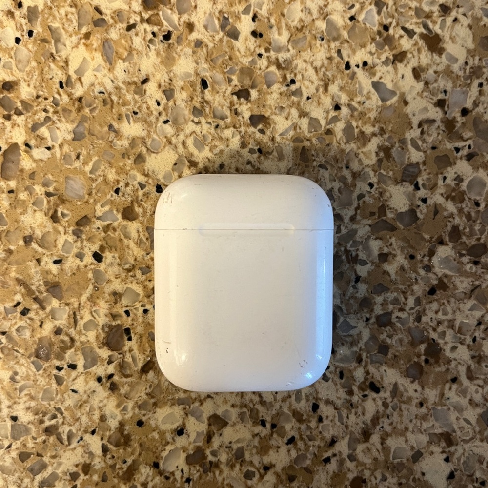 Apple White AirPods gen 1s